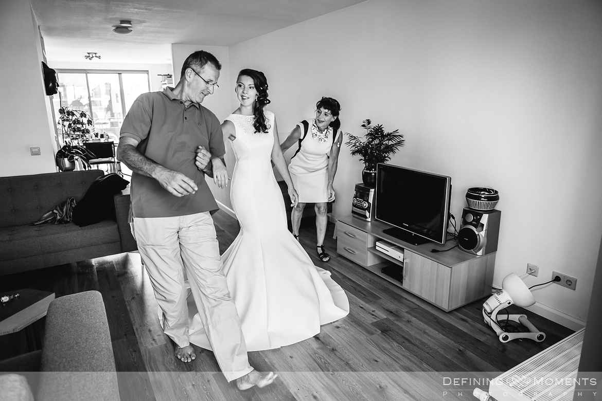 award-winning surrey documentary wedding photographer documentary natural stylish contemporary wedding photography wedding preps bride