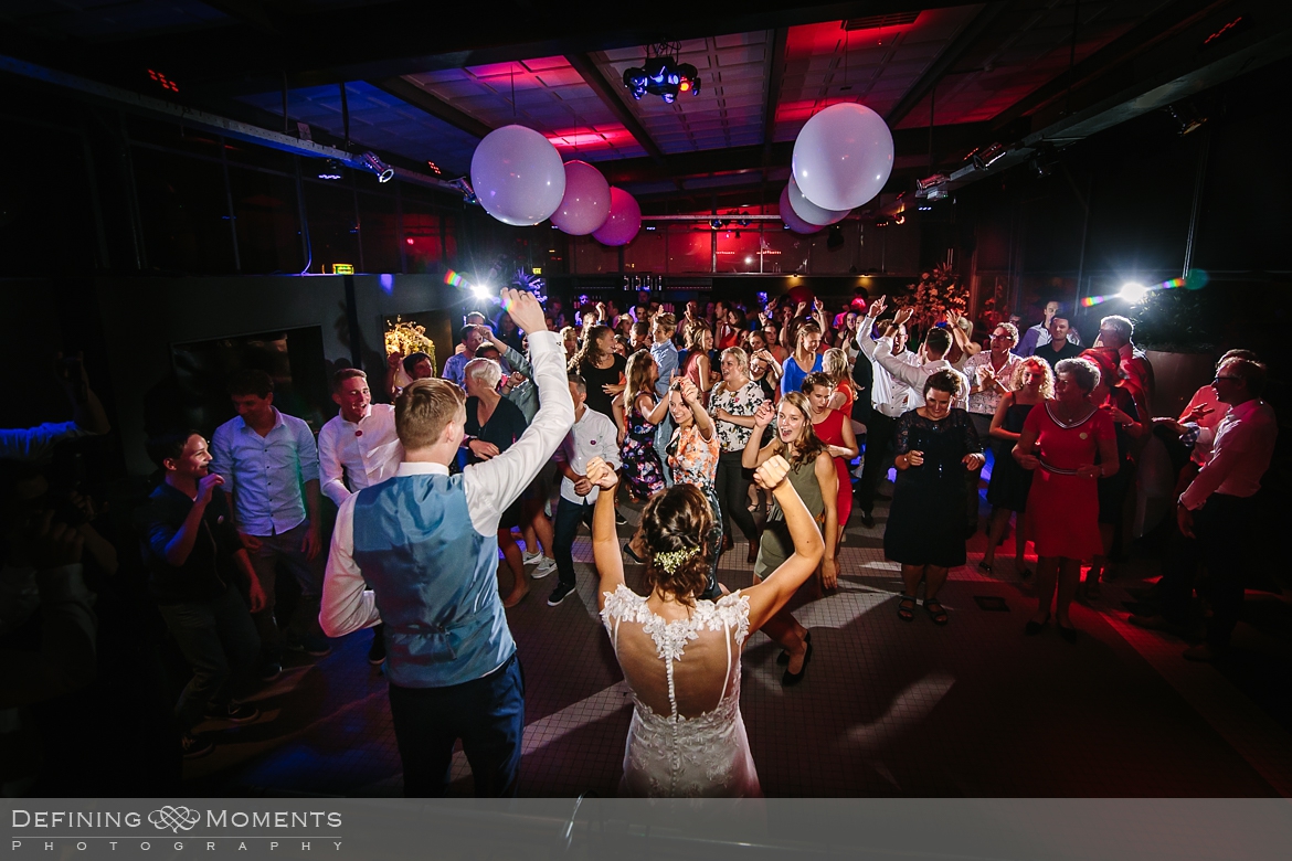 surrey documentary wedding photographer documentary natural stylish contemporary wedding photography party first dance